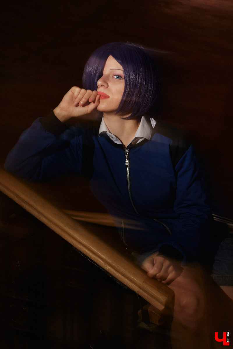 Эма Эл - одна из немногих во Владимире профессиональных косплееров. На костюмы тратит десятки тысяч рублей. Поговорили о прелестях такой работы и понаблюдали за четырьмя перевоплощениями.