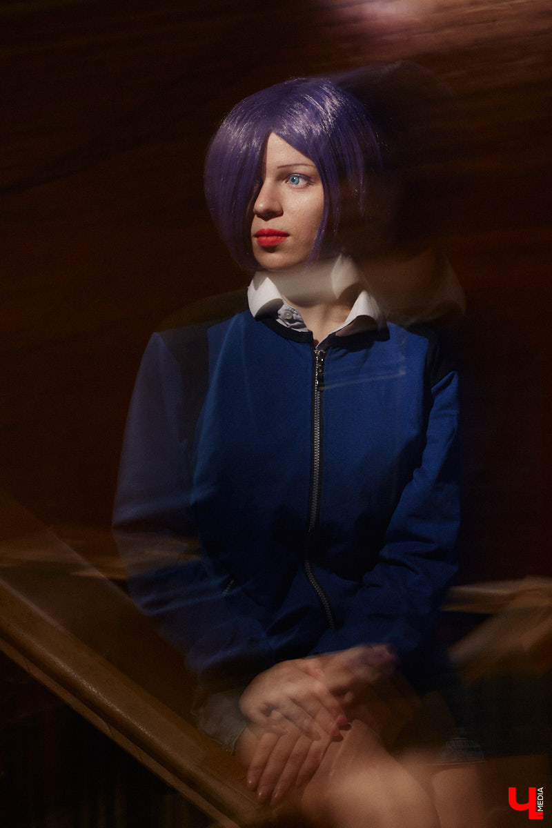 Эма Эл - одна из немногих во Владимире профессиональных косплееров. На костюмы тратит десятки тысяч рублей. Поговорили о прелестях такой работы и понаблюдали за четырьмя перевоплощениями.