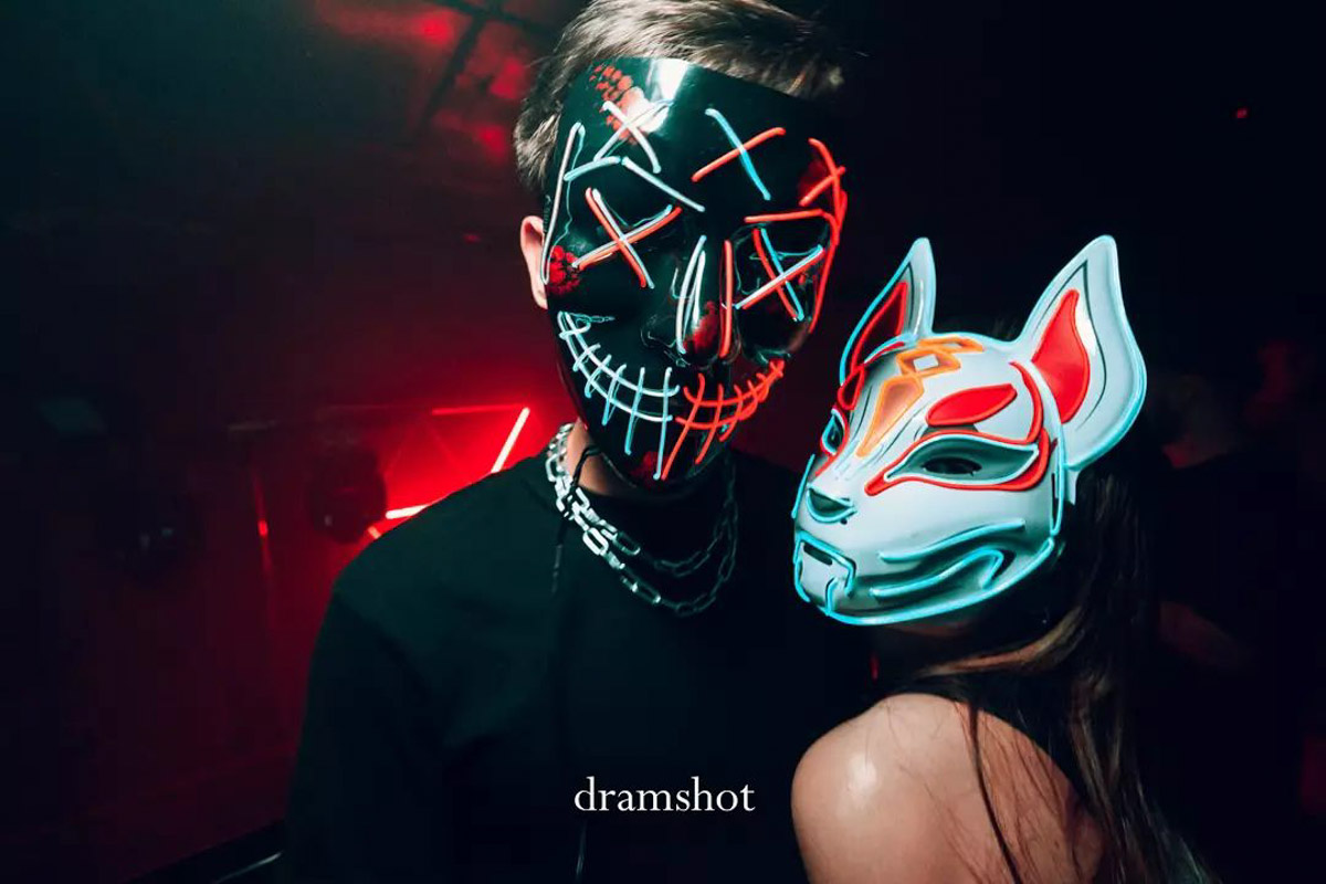 Три сотни слушателей «скинули с себя оковы будних дней и растворились в ритме техно-музыки». О том, как прошел очередной рейв-движ от команды Hexagon, — в фоторепортаже «Ключ-Медиа».