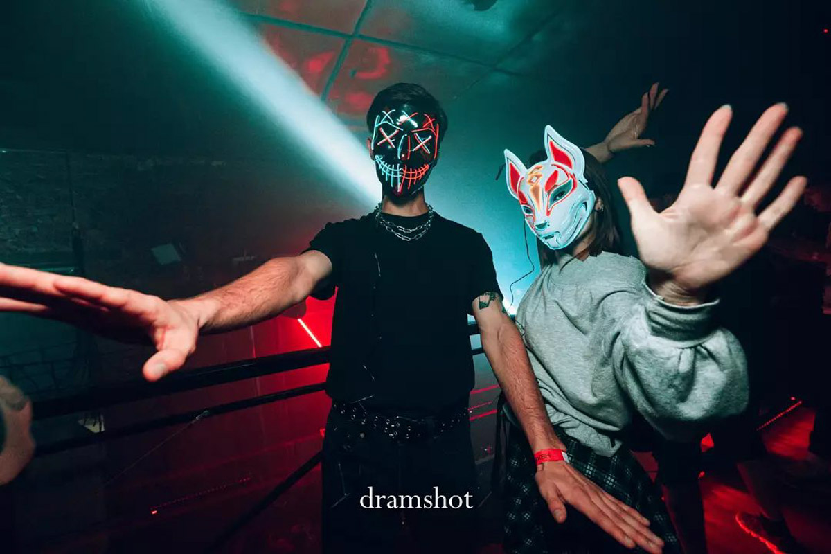 Три сотни слушателей «скинули с себя оковы будних дней и растворились в ритме техно-музыки». О том, как прошел очередной рейв-движ от команды Hexagon, — в фоторепортаже «Ключ-Медиа».