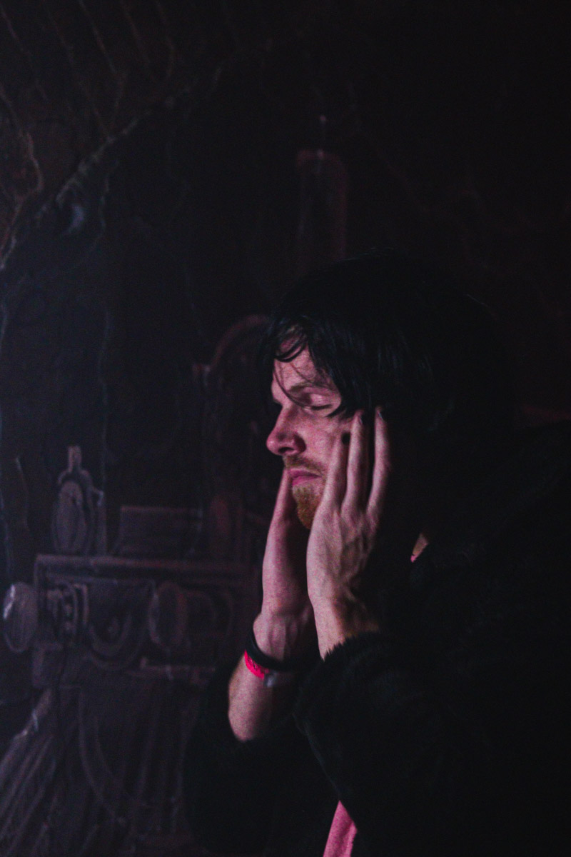 Три сотни слушателей «скинули с себя оковы будних дней и растворились в ритме техно-музыки». О том, как прошел очередной рейв-движ от команды Hexagon, — в фоторепортаже «Ключ-Медиа».