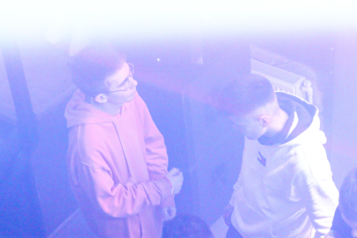 Три сотни слушателей «скинули с себя оковы будних дней и растворились в ритме техно-музыки». О том, как прошел очередной рейв-движ от команды Hexagon, — в фоторепортаже «Ключ-Медиа».