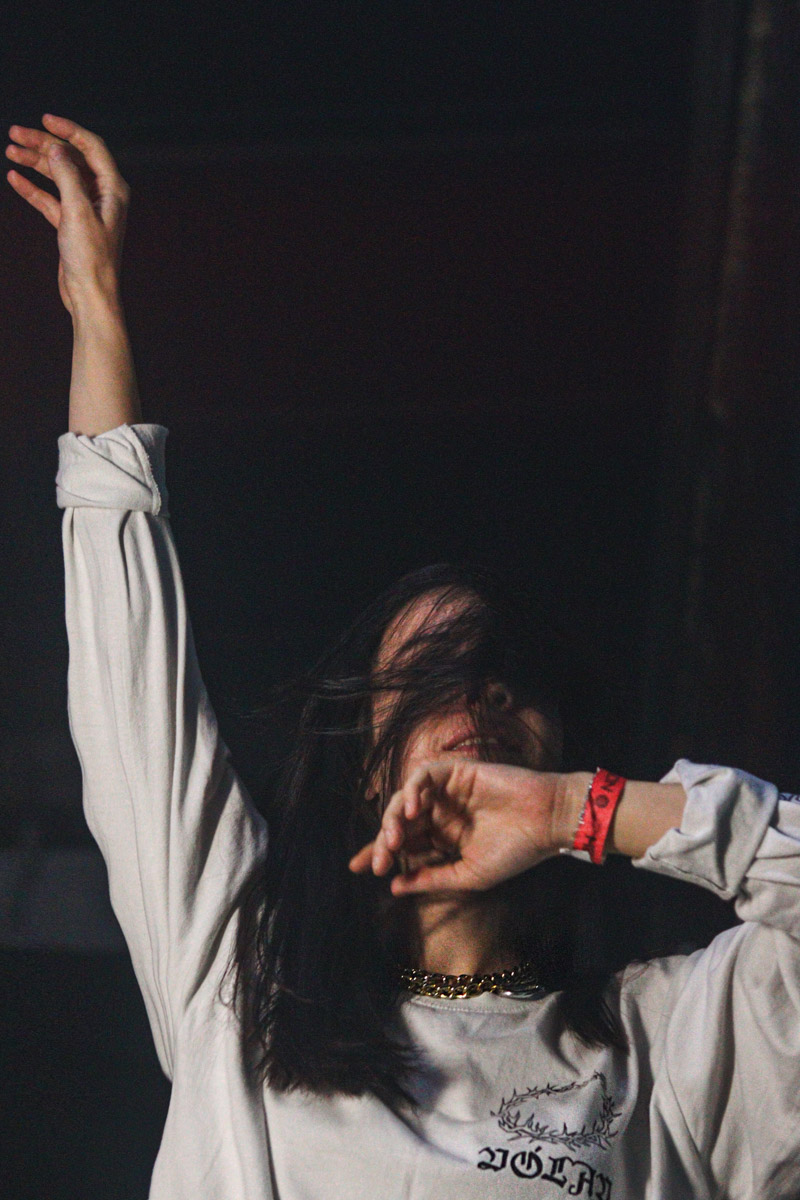 Три сотни слушателей «скинули с себя оковы будних дней и растворились в ритме техно-музыки». О том, как прошел очередной рейв-движ от команды Hexagon, — в фоторепортаже «Ключ-Медиа».