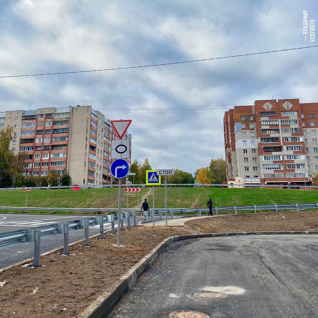 Очередная порция новостей для тех, кто передвигается по городу и за его пределами. Поговорим о едином стиле владимирских автобусов, новой «Ласточке» усовершенствованного комфорта, а также светодиодных пешеходных переходах и ремонтных работах на дорогах