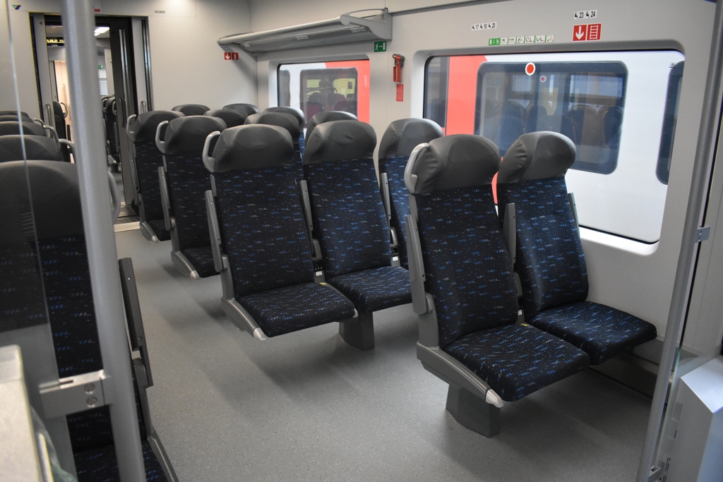 Очередная порция новостей для тех, кто передвигается по городу и за его пределами. Поговорим о едином стиле владимирских автобусов, новой «Ласточке» усовершенствованного комфорта, а также светодиодных пешеходных переходах и ремонтных работах на дорогах