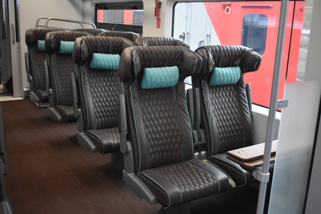 Очередная порция новостей для тех, кто передвигается по городу и за его пределами. Поговорим о едином стиле владимирских автобусов, новой «Ласточке» усовершенствованного комфорта, а также светодиодных пешеходных переходах и ремонтных работах на дорогах