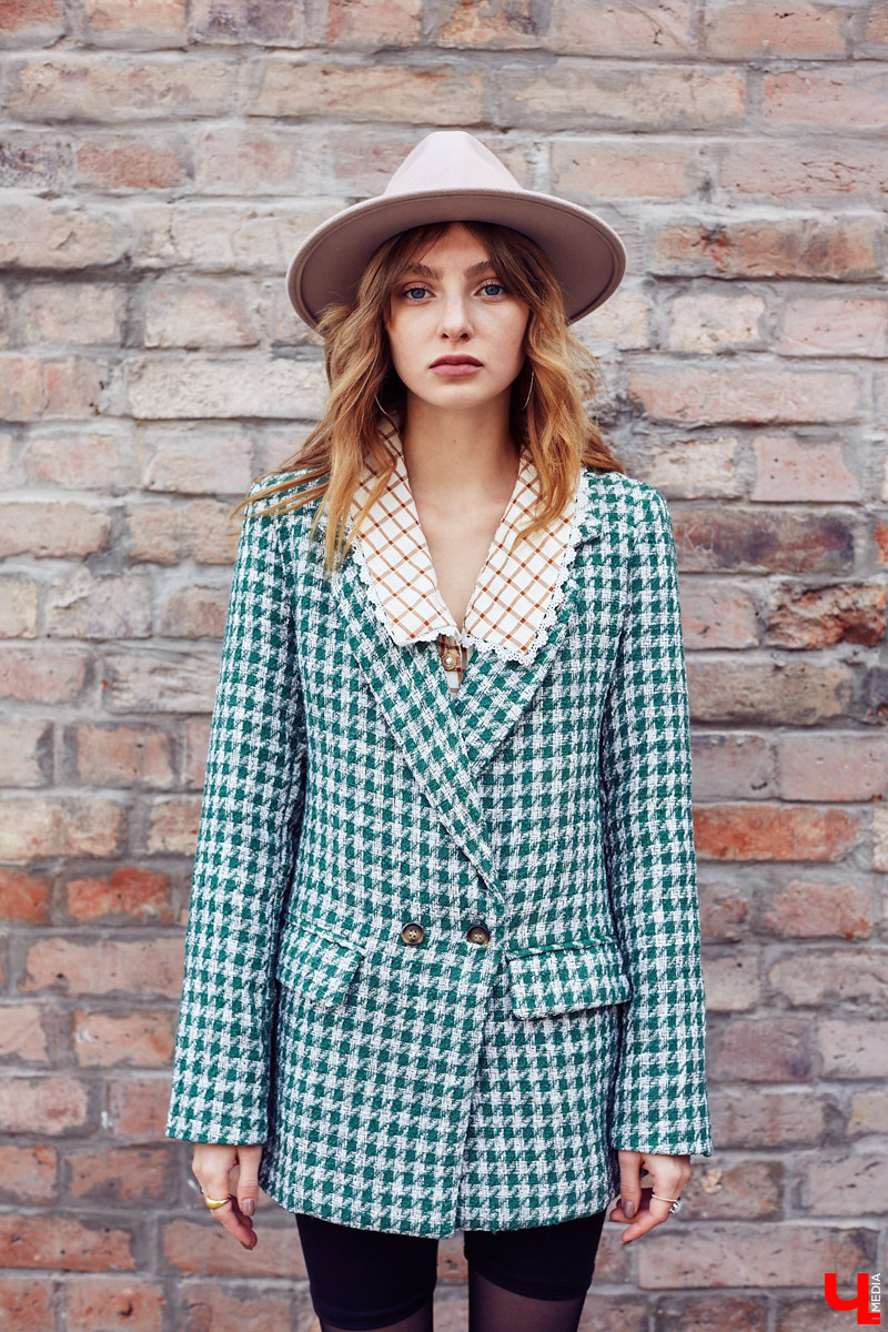 Милена Крупнова — человек настроения, реализовать которое помогает гардероб. Изучаем смелые решения и примеряем стильные лайфхаки от режиссера, фотографа, владимирской модели