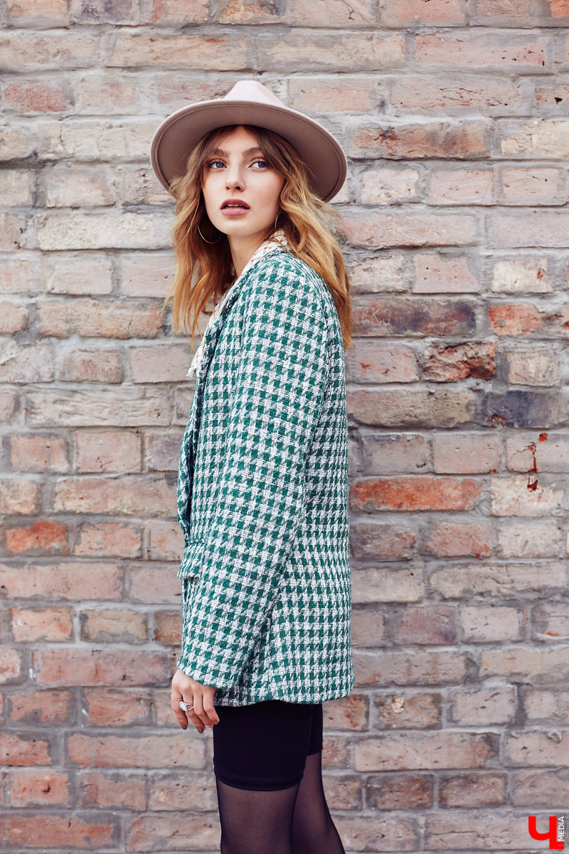 Милена Крупнова — человек настроения, реализовать которое помогает гардероб. Изучаем смелые решения и примеряем стильные лайфхаки от режиссера, фотографа, владимирской модели