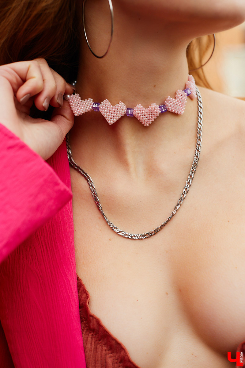 Милена Крупнова — человек настроения, реализовать которое помогает гардероб. Изучаем смелые решения и примеряем стильные лайфхаки от режиссера, фотографа, владимирской модели