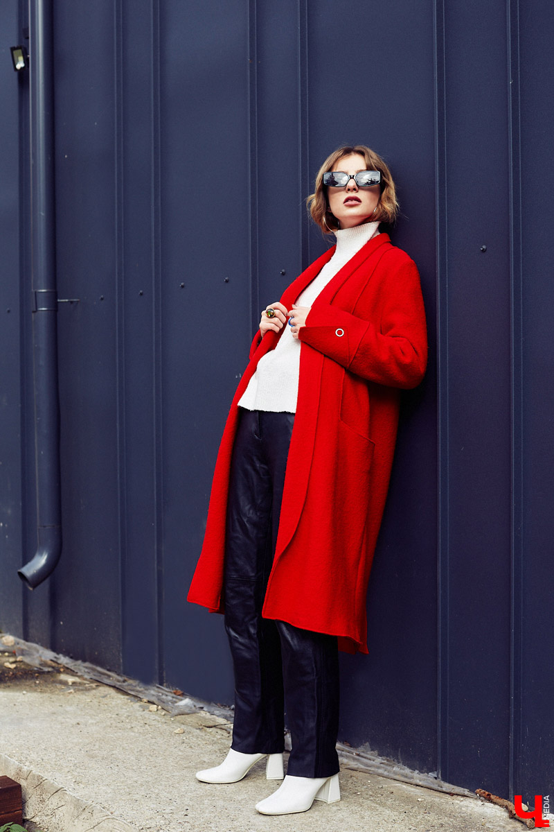 Милена Крупнова — человек настроения, реализовать которое помогает гардероб. Изучаем смелые решения и примеряем стильные лайфхаки от режиссера, фотографа, владимирской модели