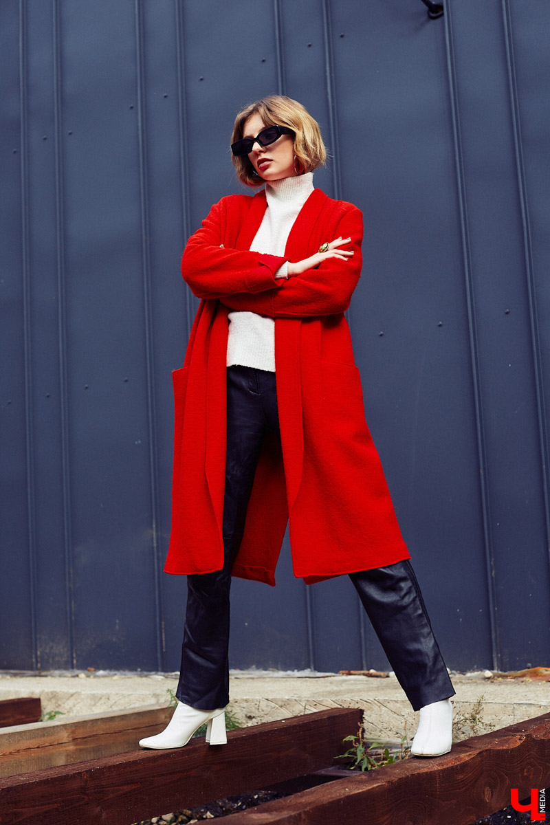 Милена Крупнова — человек настроения, реализовать которое помогает гардероб. Изучаем смелые решения и примеряем стильные лайфхаки от режиссера, фотографа, владимирской модели