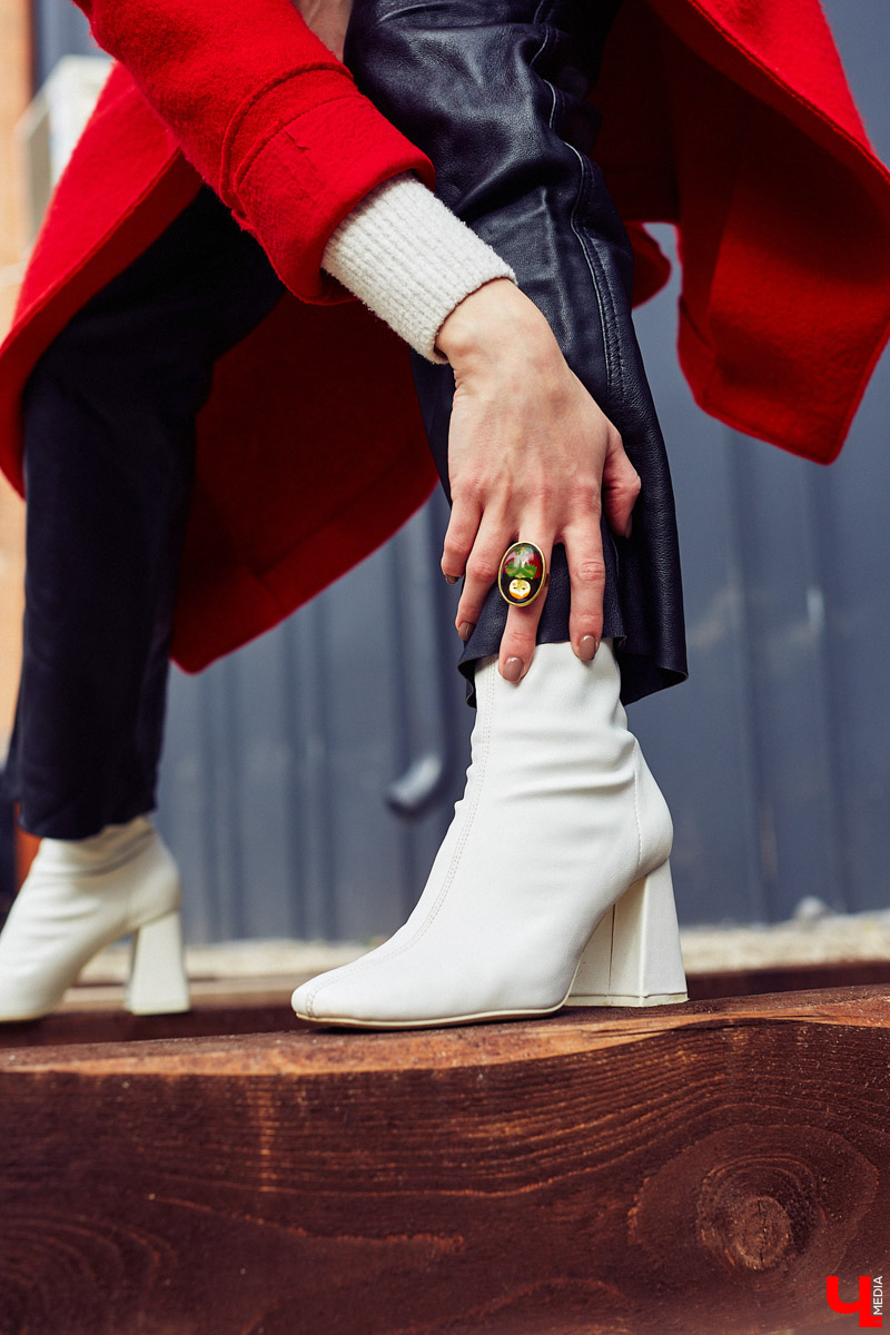 Милена Крупнова — человек настроения, реализовать которое помогает гардероб. Изучаем смелые решения и примеряем стильные лайфхаки от режиссера, фотографа, владимирской модели