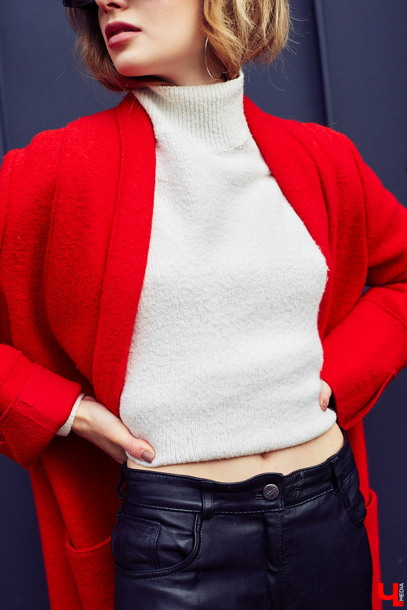 Милена Крупнова — человек настроения, реализовать которое помогает гардероб. Изучаем смелые решения и примеряем стильные лайфхаки от режиссера, фотографа, владимирской модели