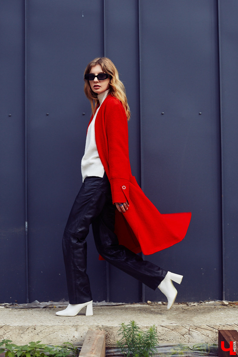 Милена Крупнова — человек настроения, реализовать которое помогает гардероб. Изучаем смелые решения и примеряем стильные лайфхаки от режиссера, фотографа, владимирской модели