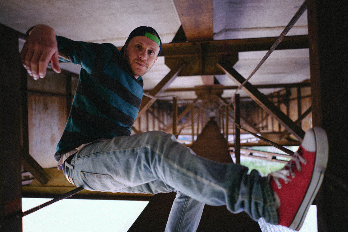 «ШкольниК и Бау» — шоу-проект двух рэп-исполнителей из Кольчугино. Артём Выдрёнков и Алексей Кокорин ведут канал на YouTube, герои которого уже набрали более 1 млн просмотров