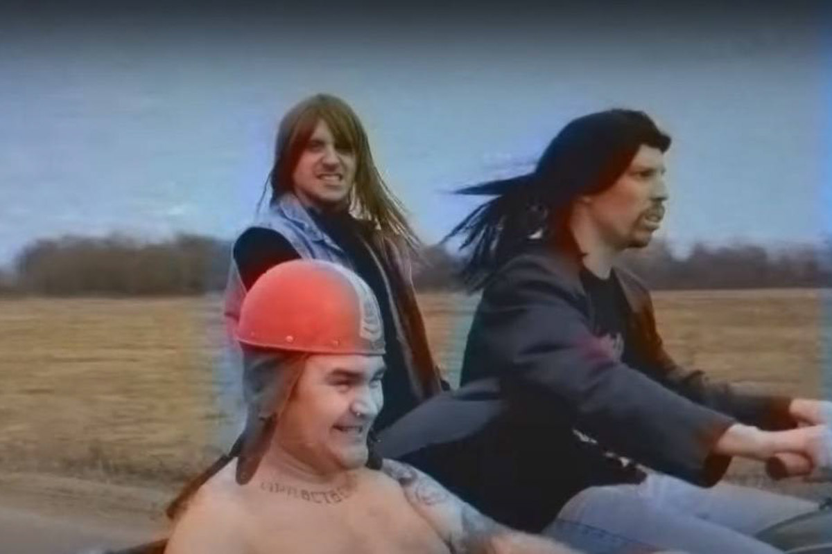 «ШкольниК и Бау» — шоу-проект двух рэп-исполнителей из Кольчугино. Артём Выдрёнков и Алексей Кокорин ведут канал на YouTube, герои которого уже набрали более 1 млн просмотров