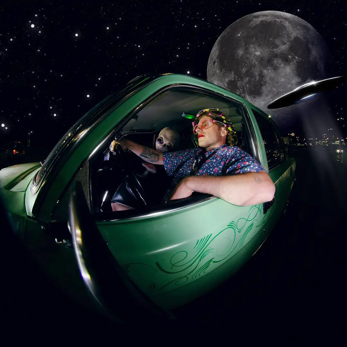 «ШкольниК и Бау» — шоу-проект двух рэп-исполнителей из Кольчугино. Артём Выдрёнков и Алексей Кокорин ведут канал на YouTube, герои которого уже набрали более 1 млн просмотров