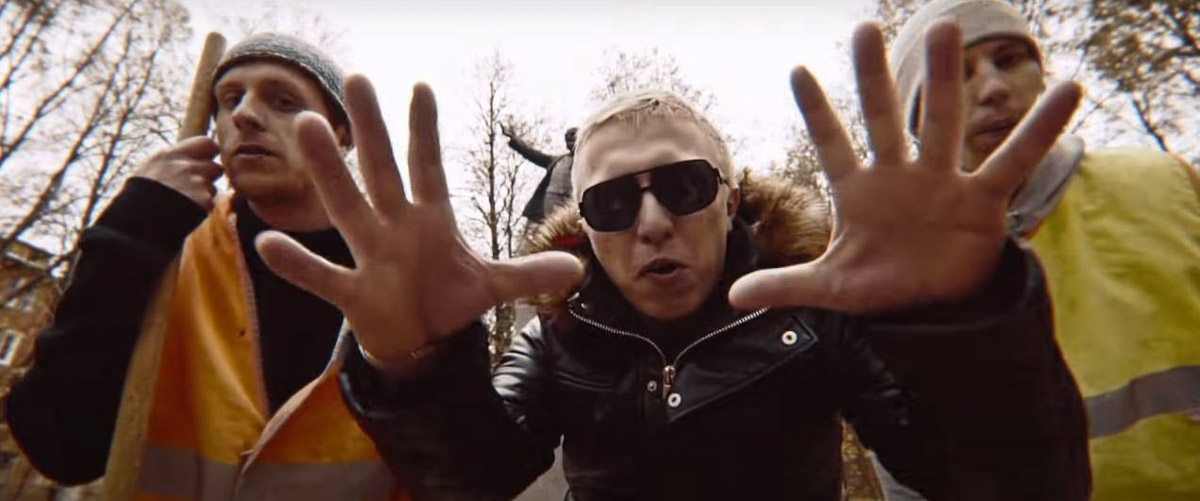 «ШкольниК и Бау» — шоу-проект двух рэп-исполнителей из Кольчугино. Артём Выдрёнков и Алексей Кокорин ведут канал на YouTube, герои которого уже набрали более 1 млн просмотров