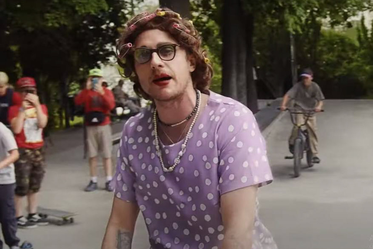 «ШкольниК и Бау» — шоу-проект двух рэп-исполнителей из Кольчугино. Артём Выдрёнков и Алексей Кокорин ведут канал на YouTube, герои которого уже набрали более 1 млн просмотров