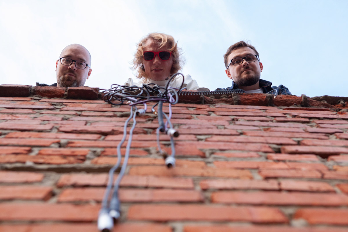 Осень, время премьер. Без лишних слов приступаем к прослушиванию свежих релизов владимирских музыкантов