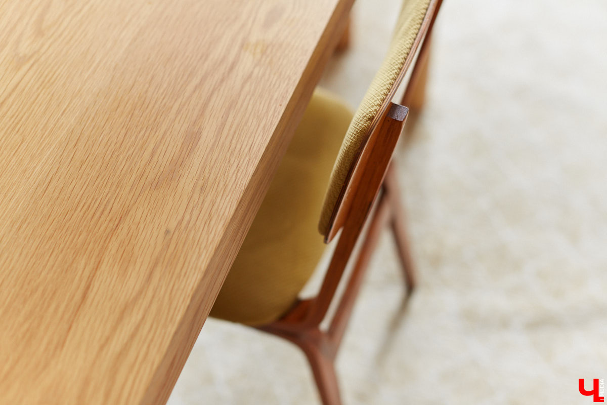 Сначала владимирская художница Люся LU Соловьёва просто любовалась сталинкой на Октябрьском проспекте, пока-таки не решилась приобрести там квартиру. Два года ремонта, и мечта жить в эстетичном доме 1957 года постройки стала реальностью. Идем в гости в старый фонд: любоваться огромными потолками, лепниной и винтажной мебелью