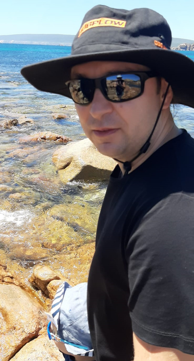 Многие горожане возмущаются, что у них нет возможности сделать импортную прививку. А вот наш соотечественник, уроженец Владимира, ныне проживающий в Австралии, напротив, очень бы хотел приехать на родину, чтобы иметь возможность привиться «Спутником V». О том, как сейчас живется при коронавирусных ограничениях за рубежом, нам рассказал инженер-разработчик Александр Трушин.