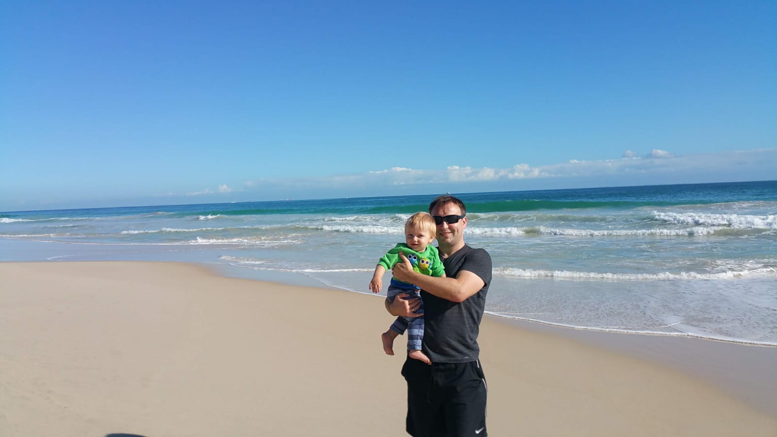 Многие горожане возмущаются, что у них нет возможности сделать импортную прививку. А вот наш соотечественник, уроженец Владимира, ныне проживающий в Австралии, напротив, очень бы хотел приехать на родину, чтобы иметь возможность привиться «Спутником V». О том, как сейчас живется при коронавирусных ограничениях за рубежом, нам рассказал инженер-разработчик Александр Трушин.