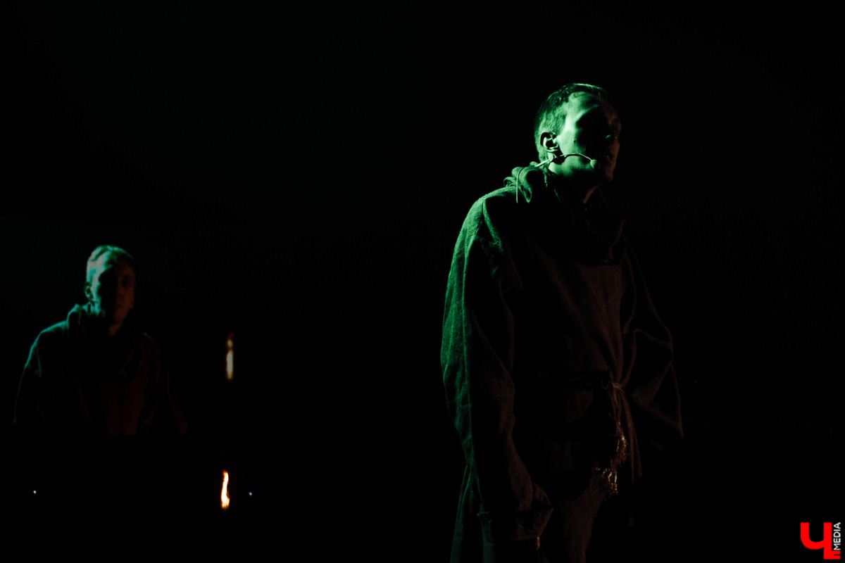 В цехе реконструируемой владимирской ТЭЦ состоялась неклассическая театральная премьера «Чернобыль. Путешествие с ангелом» от «ТТ Завод». Спектакль-мистерия шел полтора часа и подарил глубинно-эмоциональный опыт зрителям. Как это было — в фоторепортаже «Ключ-Медиа».