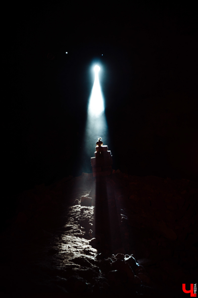 В цехе реконструируемой владимирской ТЭЦ состоялась неклассическая театральная премьера «Чернобыль. Путешествие с ангелом» от «ТТ Завод». Спектакль-мистерия шел полтора часа и подарил глубинно-эмоциональный опыт зрителям. Как это было — в фоторепортаже «Ключ-Медиа».