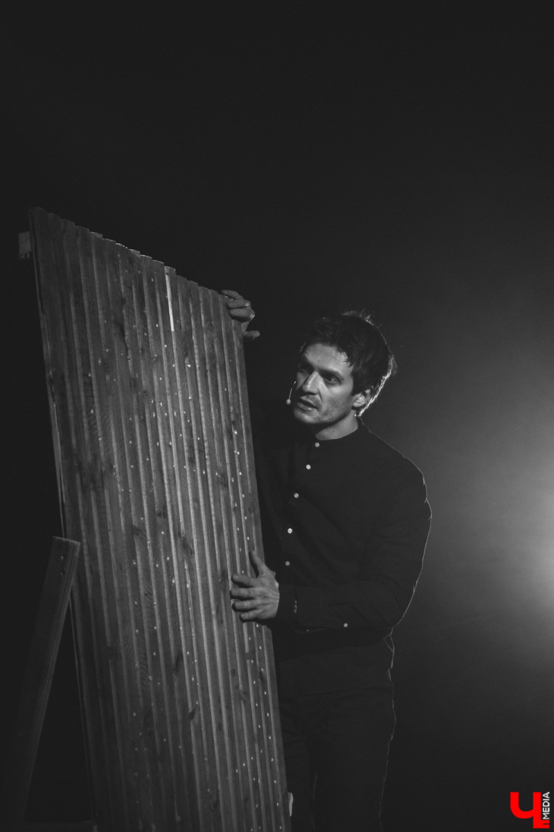 В цехе реконструируемой владимирской ТЭЦ состоялась неклассическая театральная премьера «Чернобыль. Путешествие с ангелом» от «ТТ Завод». Спектакль-мистерия шел полтора часа и подарил глубинно-эмоциональный опыт зрителям. Как это было — в фоторепортаже «Ключ-Медиа».