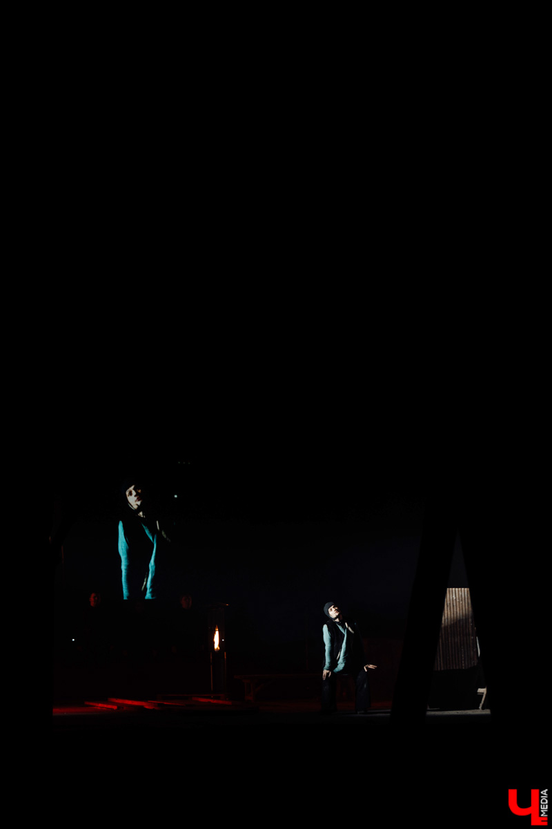 В цехе реконструируемой владимирской ТЭЦ состоялась неклассическая театральная премьера «Чернобыль. Путешествие с ангелом» от «ТТ Завод». Спектакль-мистерия шел полтора часа и подарил глубинно-эмоциональный опыт зрителям. Как это было — в фоторепортаже «Ключ-Медиа».