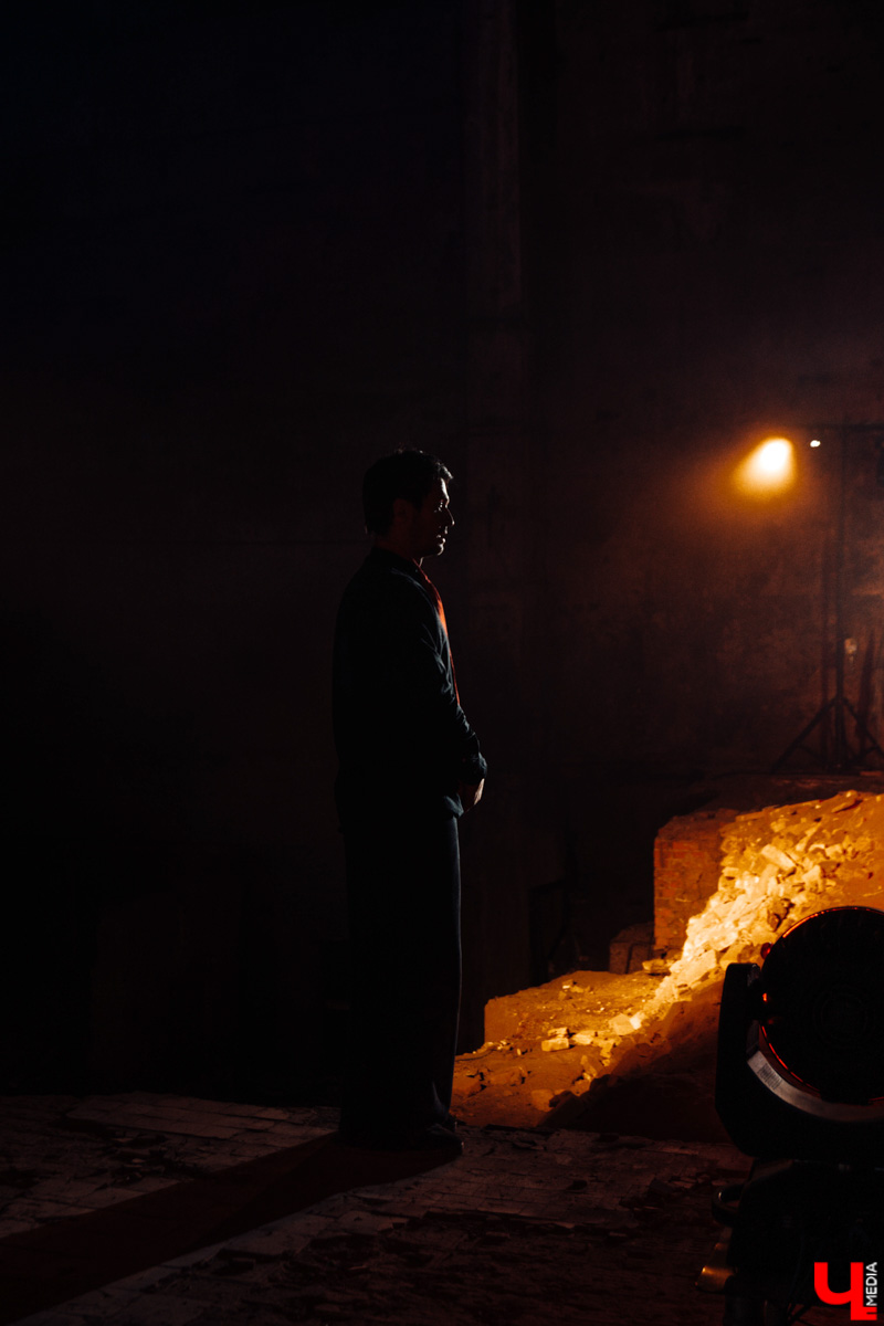 В цехе реконструируемой владимирской ТЭЦ состоялась неклассическая театральная премьера «Чернобыль. Путешествие с ангелом» от «ТТ Завод». Спектакль-мистерия шел полтора часа и подарил глубинно-эмоциональный опыт зрителям. Как это было — в фоторепортаже «Ключ-Медиа».