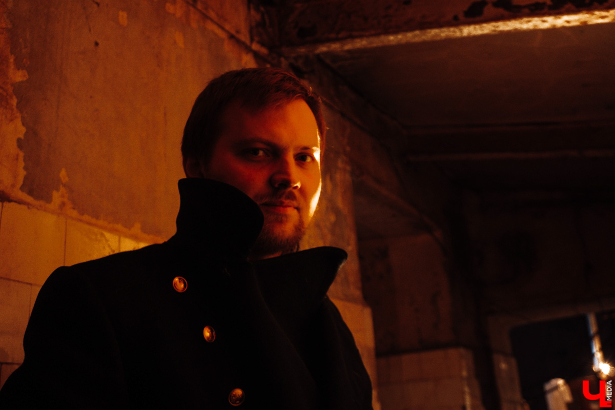 В цехе реконструируемой владимирской ТЭЦ состоялась неклассическая театральная премьера «Чернобыль. Путешествие с ангелом» от «ТТ Завод». Спектакль-мистерия шел полтора часа и подарил глубинно-эмоциональный опыт зрителям. Как это было — в фоторепортаже «Ключ-Медиа».