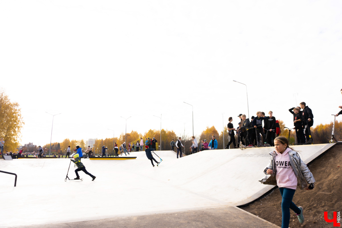 Парк «Добросельский» вернулся с новыми обновлениями. Посмотрим, как изменилось пространство, и чем теперь можно заняться в «Добросельском».