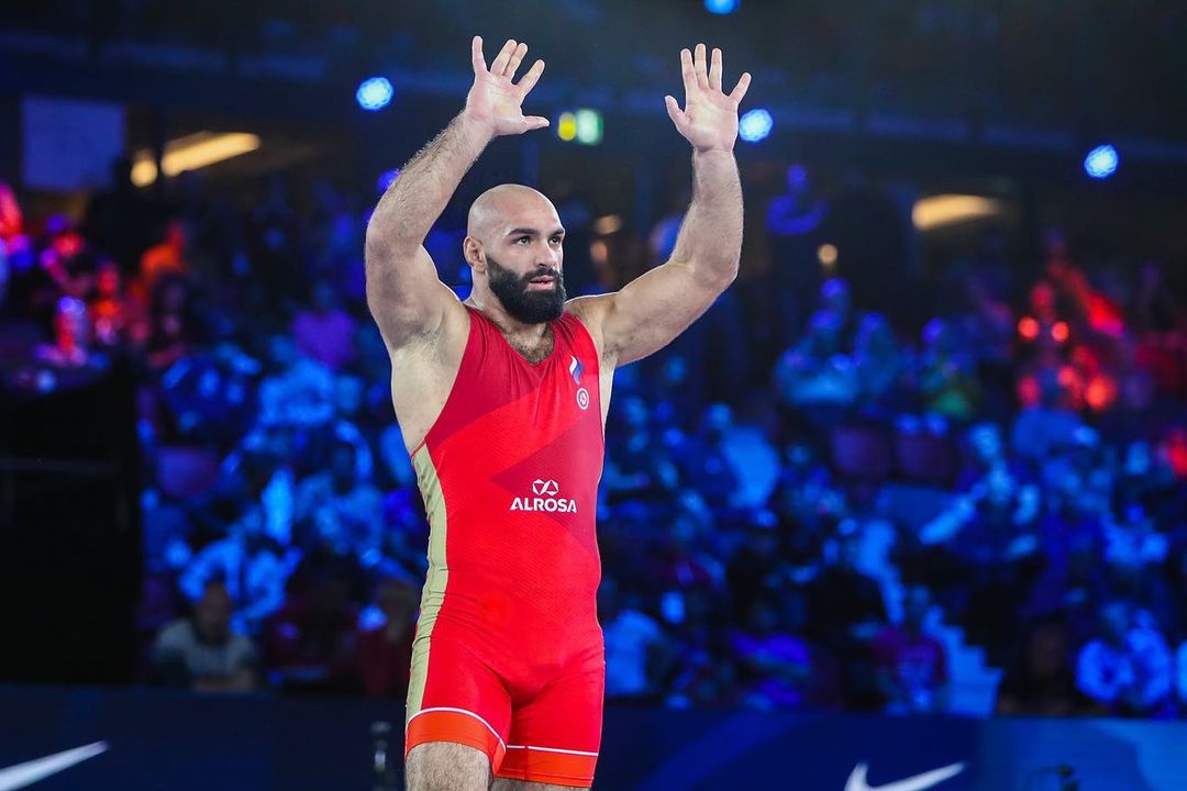 По интернетам сейчас гуляет мем с датой «10/10», который как нельзя лучше описывает успехи владимирских спортсменов. Именно в это время наши земляки собрали урожай медалей в разных дисциплинах, вернувшись домой победителями. Разве не «десять из десяти»?