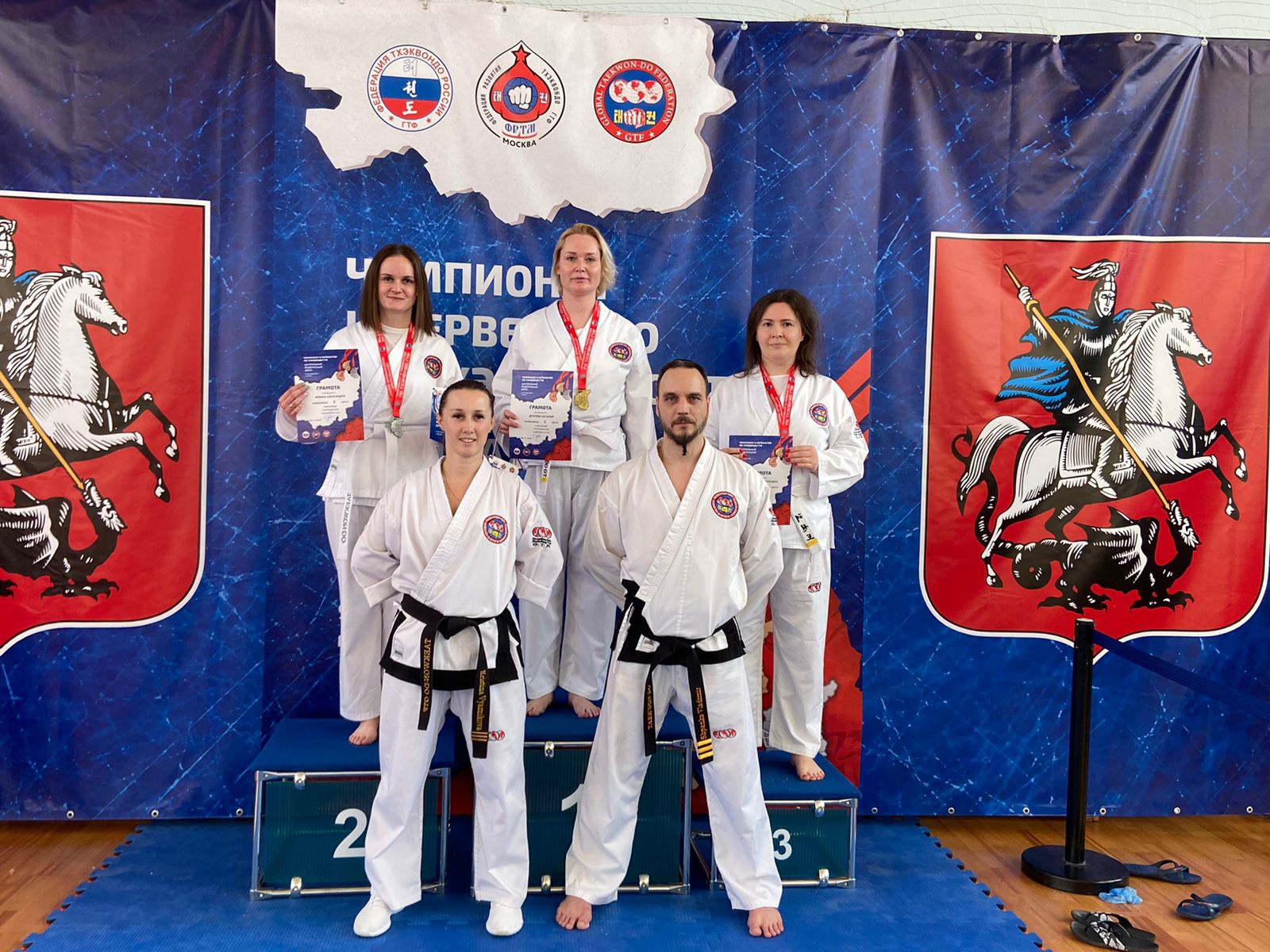 По интернетам сейчас гуляет мем с датой «10/10», который как нельзя лучше описывает успехи владимирских спортсменов. Именно в это время наши земляки собрали урожай медалей в разных дисциплинах, вернувшись домой победителями. Разве не «десять из десяти»?