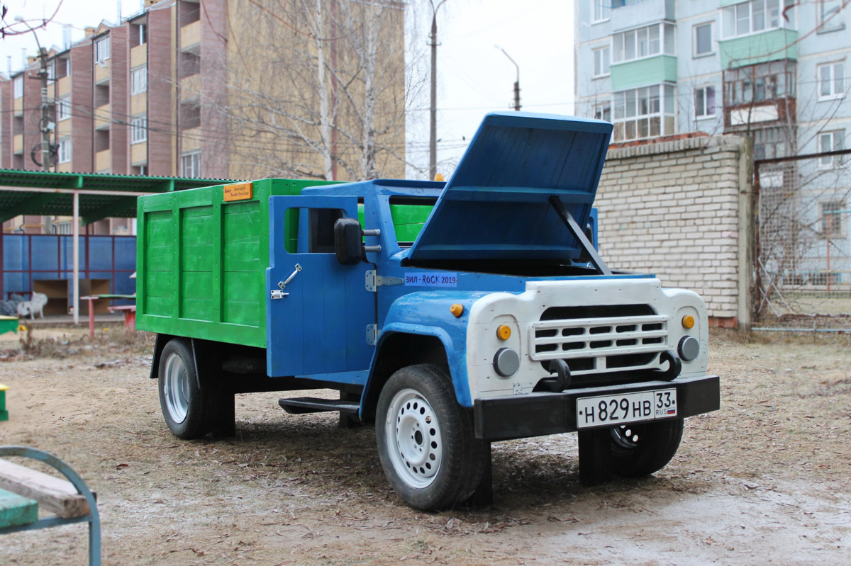 Детский автопарк, который смастерил Василий Лютницкий из Коврова, может быть признан самым креативным народным объектом России. Земляк участвует в конкурсе, а вот как за него проголосовать — расскажем подробнее!