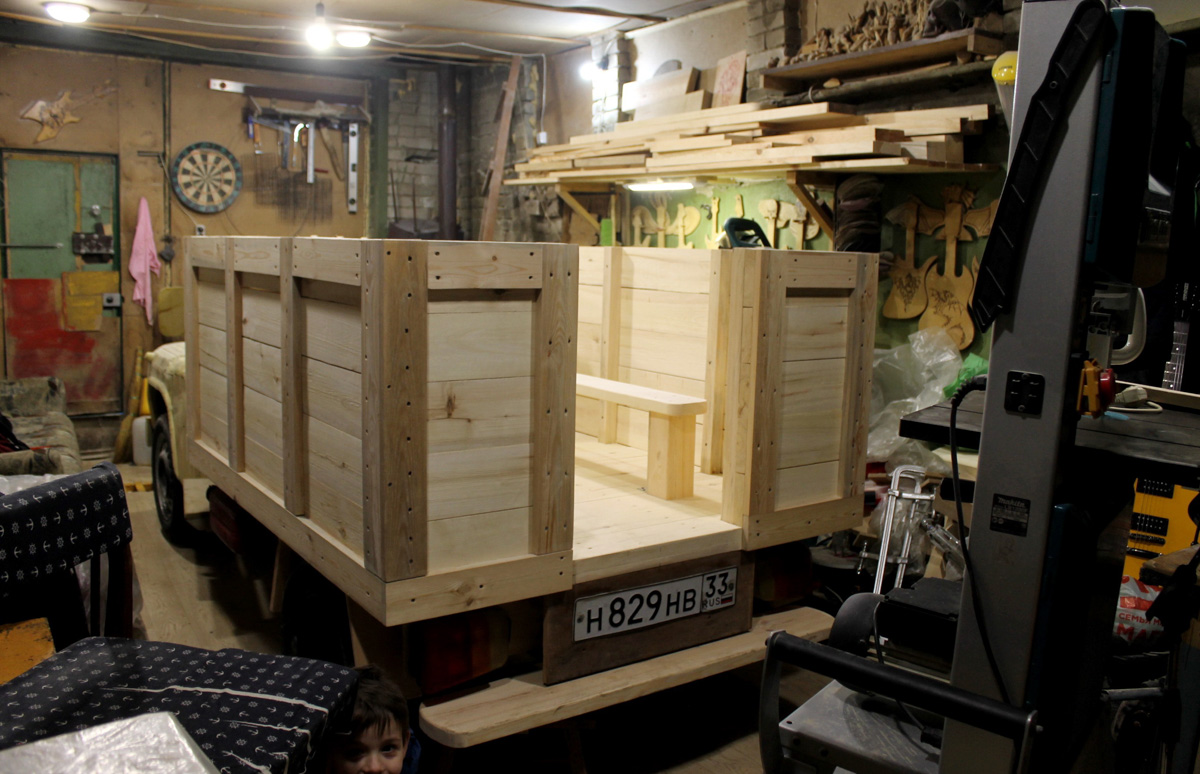 Детский автопарк, который смастерил Василий Лютницкий из Коврова, может быть признан самым креативным народным объектом России. Земляк участвует в конкурсе, а вот как за него проголосовать — расскажем подробнее!