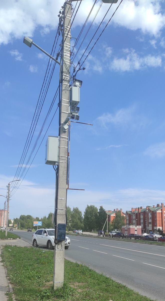 Владимир облагораживается перед погружением в зимний сезон: меняется дорожное полотно, устанавливаются знаки, вычерчиваются «зебры» и велодорожки, даже дополнительные камеры видеофиксации появляются. Против нескольким радостных новостей есть одна грустная - тарифы на проезд в общественном транспорте могут измениться. Подробности в обзоре дорожных новостей за неделю.