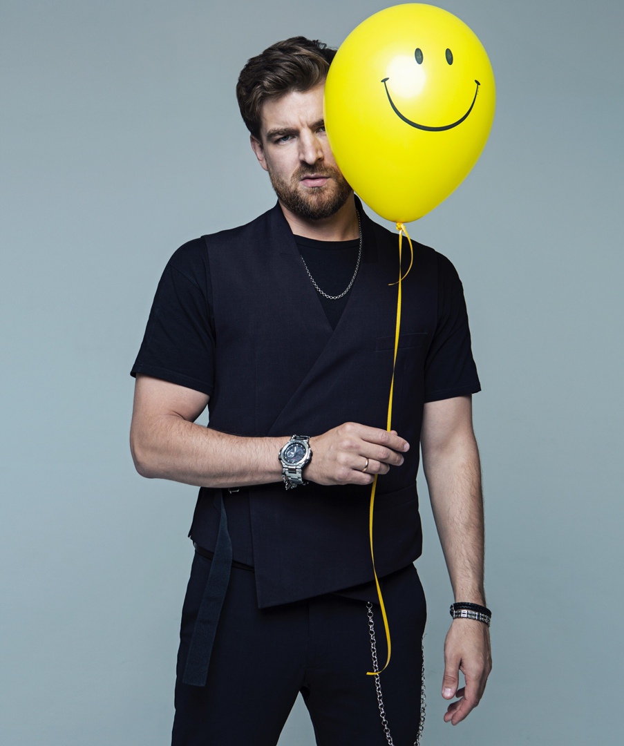 Дуэт KISKATEKA, в котором состоят вокалист «Рекорд Оркестра» Тимофей Копылов и блогер, телеведущий, композитор и поэт Сергей Мезенцев, выпустил новые песни. Они стали частью ни много ни мало аж целой синти-поп оперы (!), получившей название «Зря». Раскруткой группы занимается Gazgolder.