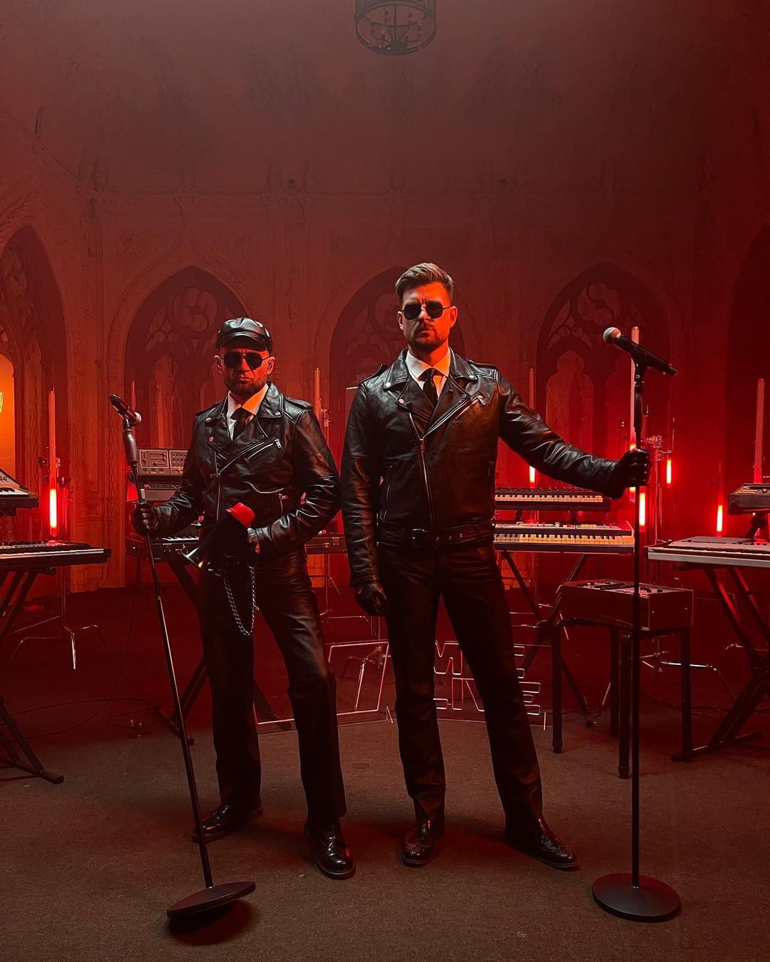 Дуэт KISKATEKA, в котором состоят вокалист «Рекорд Оркестра» Тимофей Копылов и блогер, телеведущий, композитор и поэт Сергей Мезенцев, выпустил новые песни. Они стали частью ни много ни мало аж целой синти-поп оперы (!), получившей название «Зря». Раскруткой группы занимается Gazgolder.