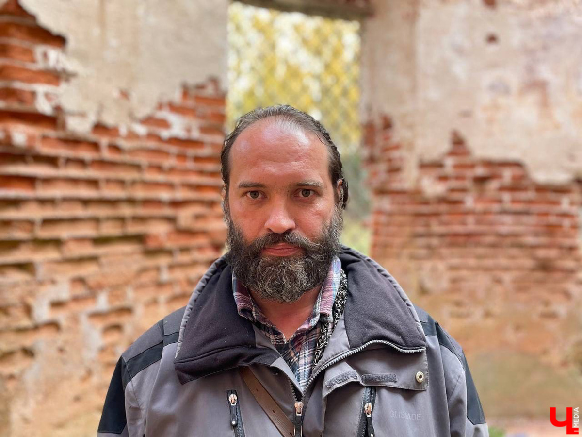 У колокольни-маяка в погосте Венец прошла презентация книги супругов-краеведов Фроловых. Гости мероприятия прошли по лесу 9 км.