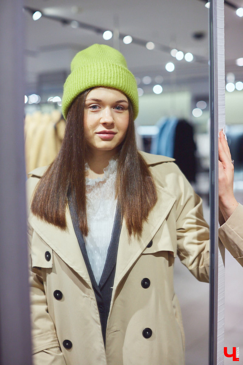 «Ключ-Медиа» выведал у владимирского стилиста Елены Капп список самых актуальных моделей головных уборов нового сезона осень-зима 2021-2022. Пришлось, конечно, их и примерить!