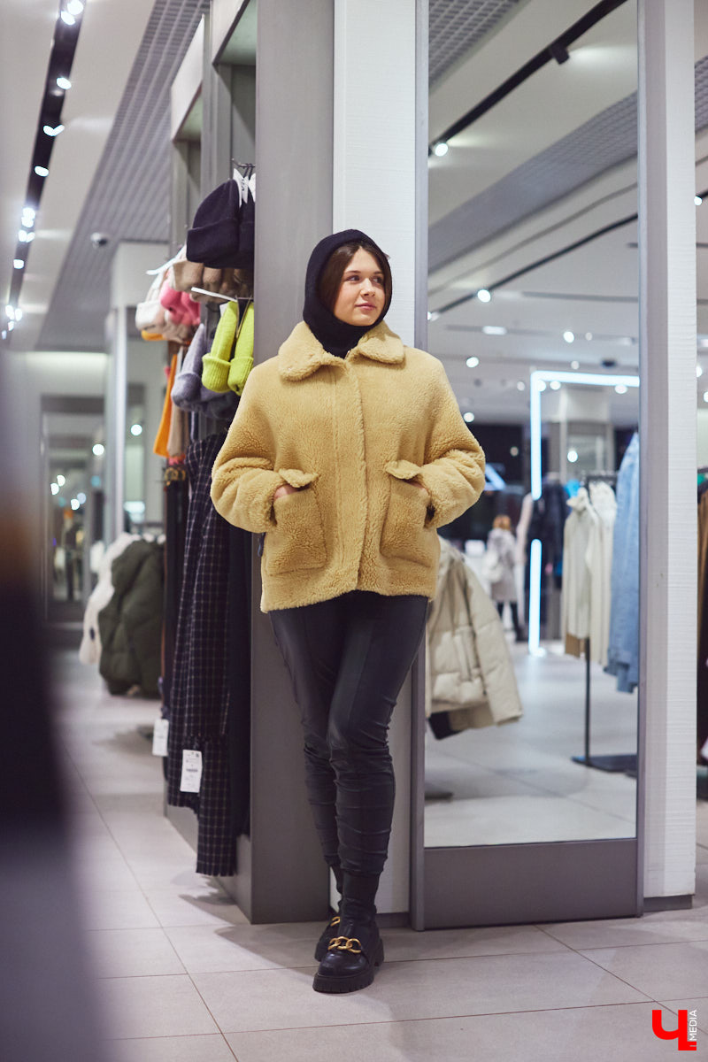 «Ключ-Медиа» выведал у владимирского стилиста Елены Капп список самых актуальных моделей головных уборов нового сезона осень-зима 2021-2022. Пришлось, конечно, их и примерить!