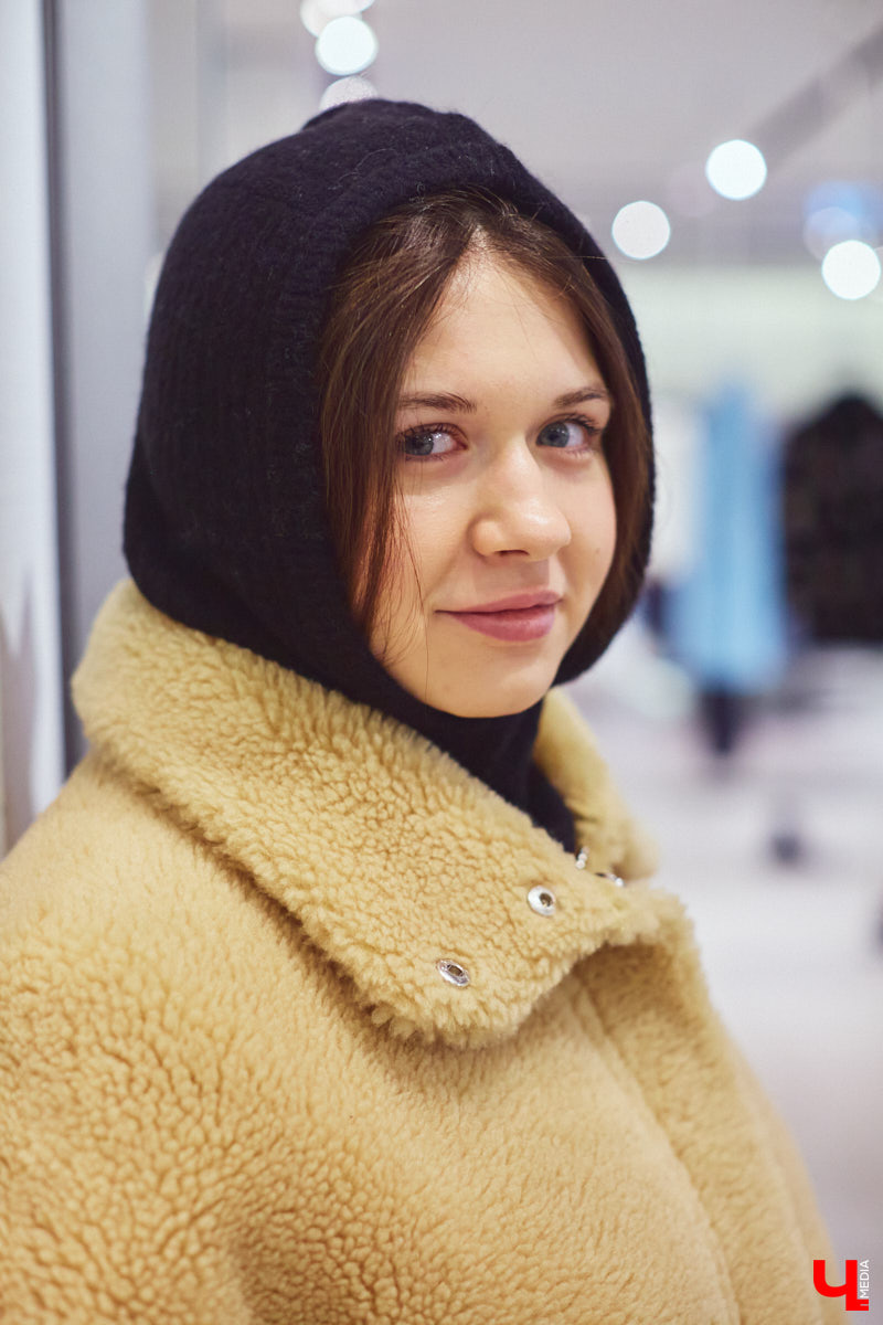 «Ключ-Медиа» выведал у владимирского стилиста Елены Капп список самых актуальных моделей головных уборов нового сезона осень-зима 2021-2022. Пришлось, конечно, их и примерить!