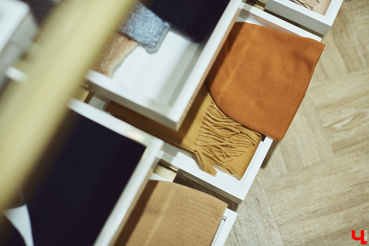 «Ключ-Медиа» выведал у владимирского стилиста Елены Капп список самых актуальных моделей головных уборов нового сезона осень-зима 2021-2022. Пришлось, конечно, их и примерить!