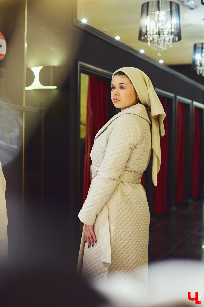 «Ключ-Медиа» выведал у владимирского стилиста Елены Капп список самых актуальных моделей головных уборов нового сезона осень-зима 2021-2022. Пришлось, конечно, их и примерить!