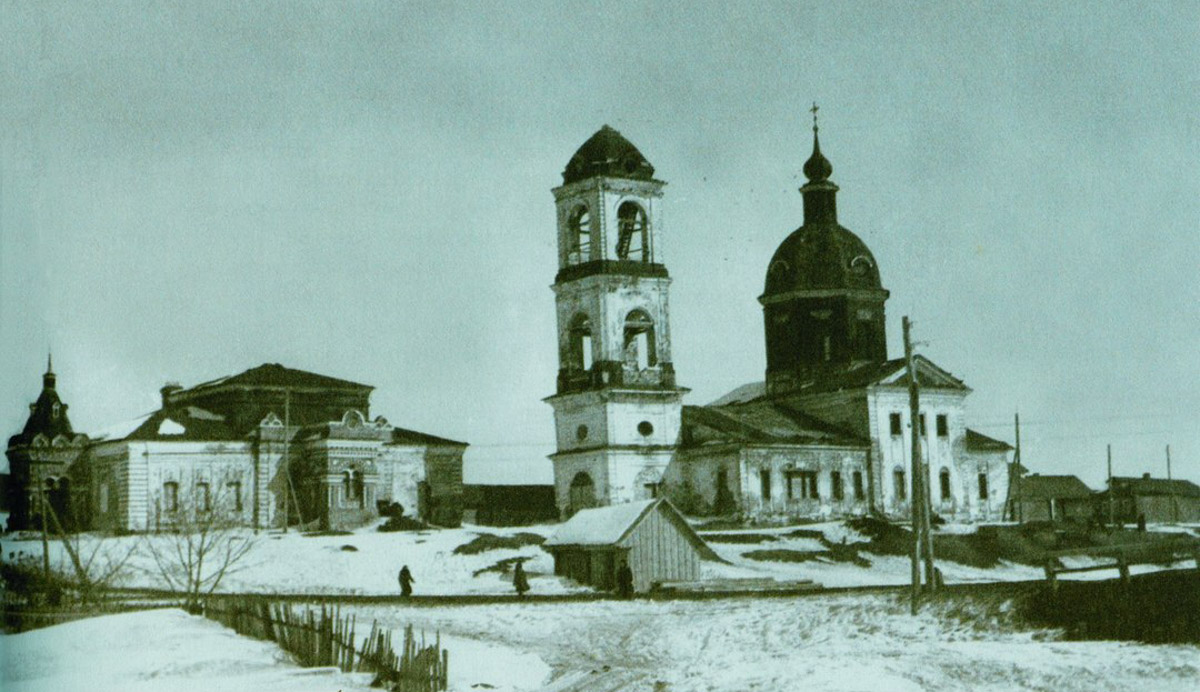 Возвращаемся к селу Сима в Юрьев-Польском районе. Об одной из его главных достопримечательностей — усадьбе Голицыных — «Ключ-Медиа» рассказывал в прошлый раз. Сегодня вместе с экскурсоводом Татьяной Быковой пройдемся по местам Багратиона.