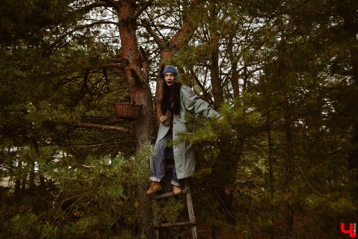 В выходные под Суздалем прошел необычный спектакль-бродилка «По грибы» от сельского театра в Фомихе. О любопытной постановке и нестандартной творческой форме — в фоторепортаже «Ключ-Медиа».