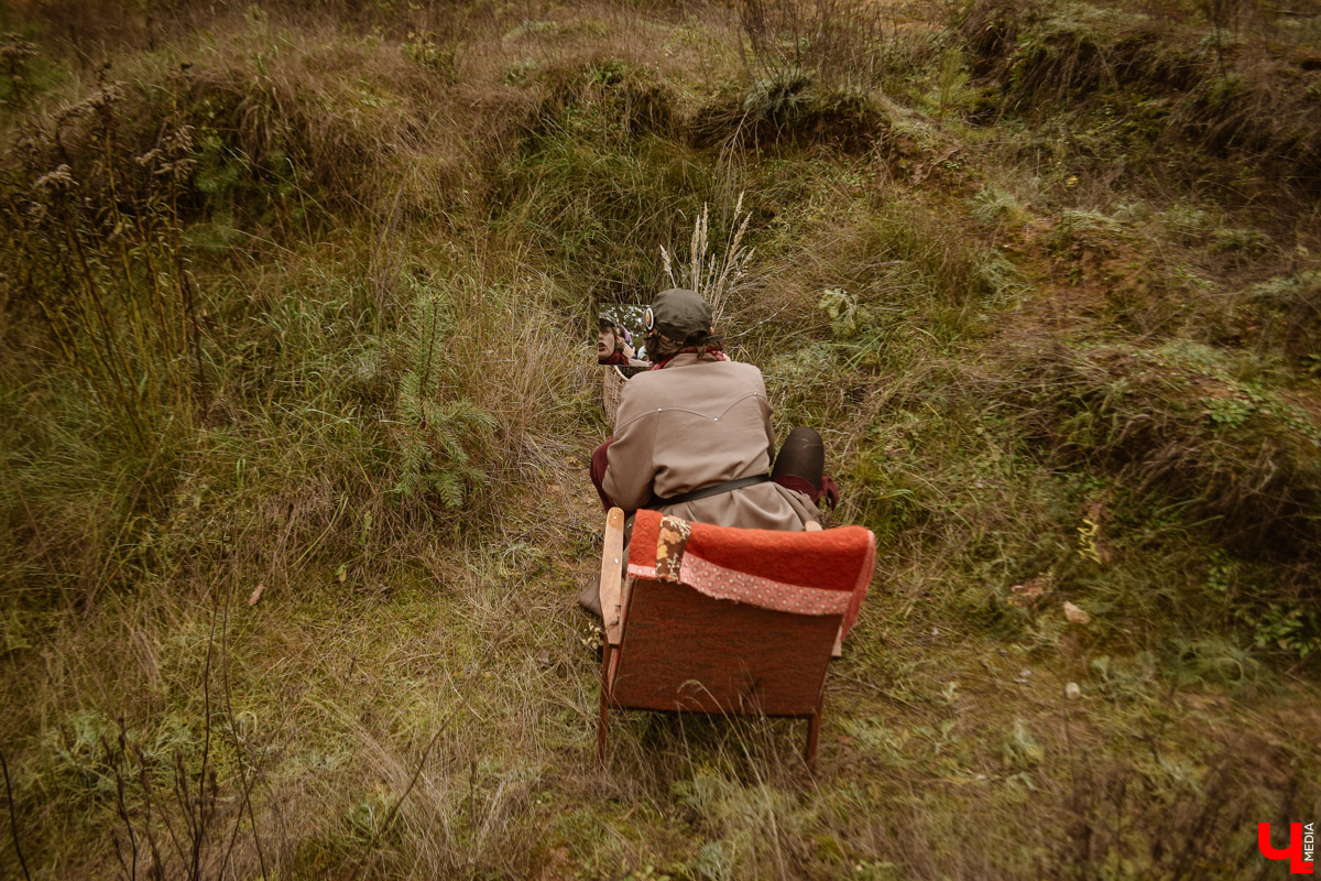 В выходные под Суздалем прошел необычный спектакль-бродилка «По грибы» от сельского театра в Фомихе. О любопытной постановке и нестандартной творческой форме — в фоторепортаже «Ключ-Медиа».